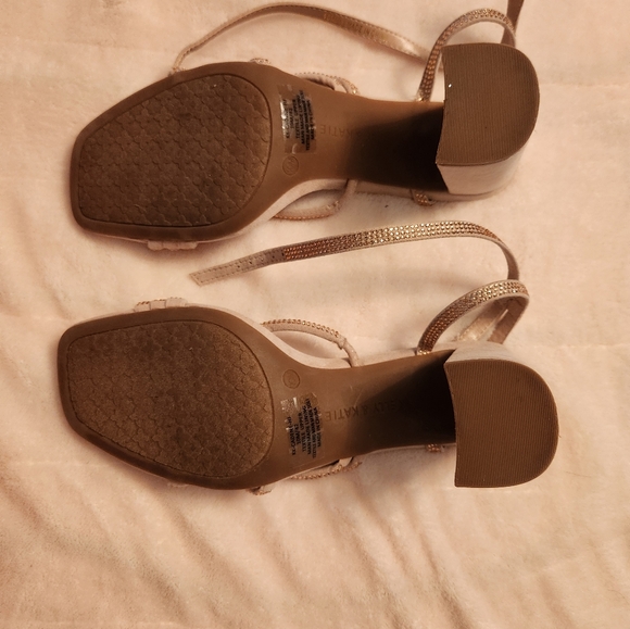 Kelly & Katie stacked high heel rose gold sandals 10M - Picture 3 of 4